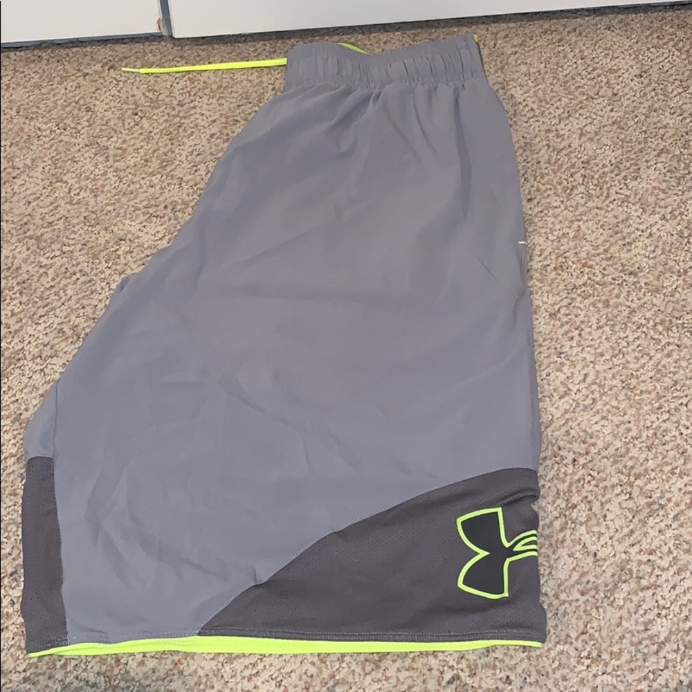 Men’s loose under armour shorts